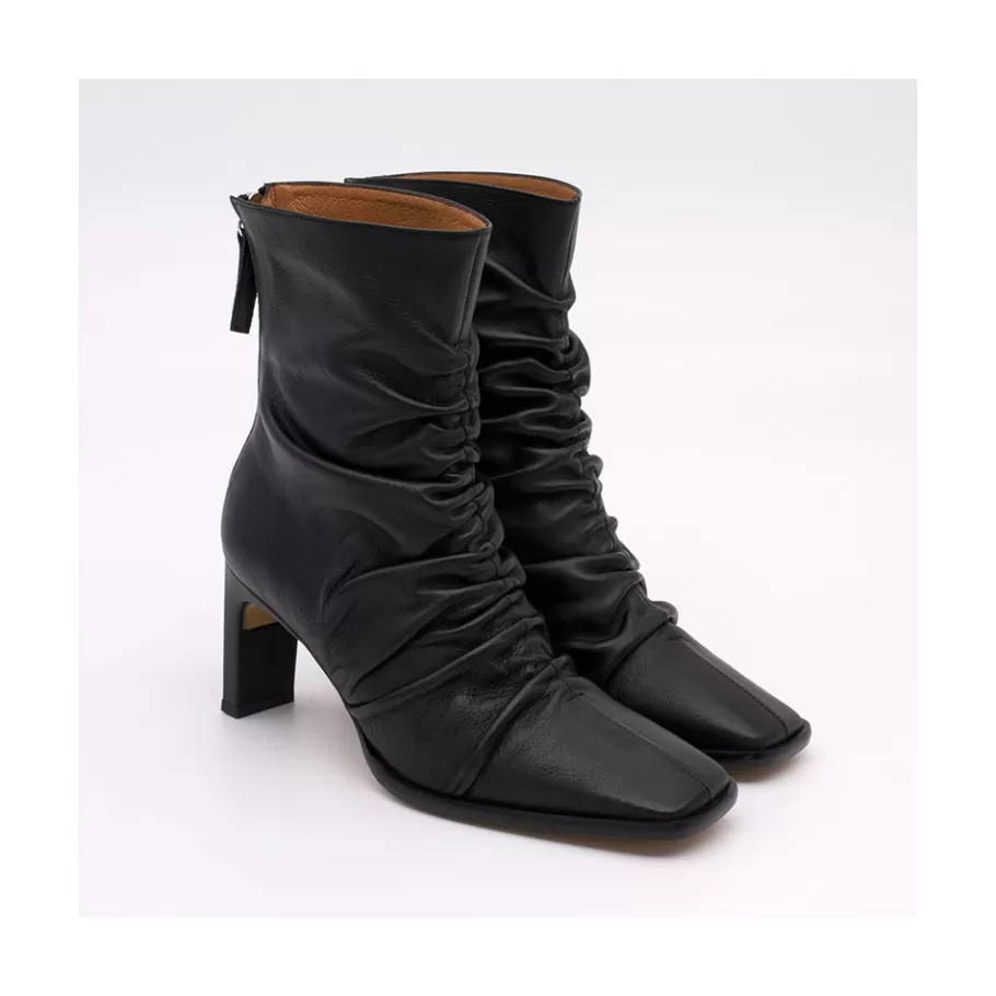 Last Units<Ángel Alarcón Janet - Wrinkled Leather Heeled Ankle Boots