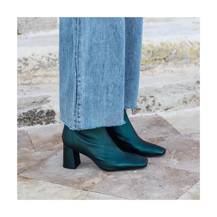 Metallized Shoes<Ángel Alarcón Lauryn - Leather Ankle Boots With A Metallic Ornament