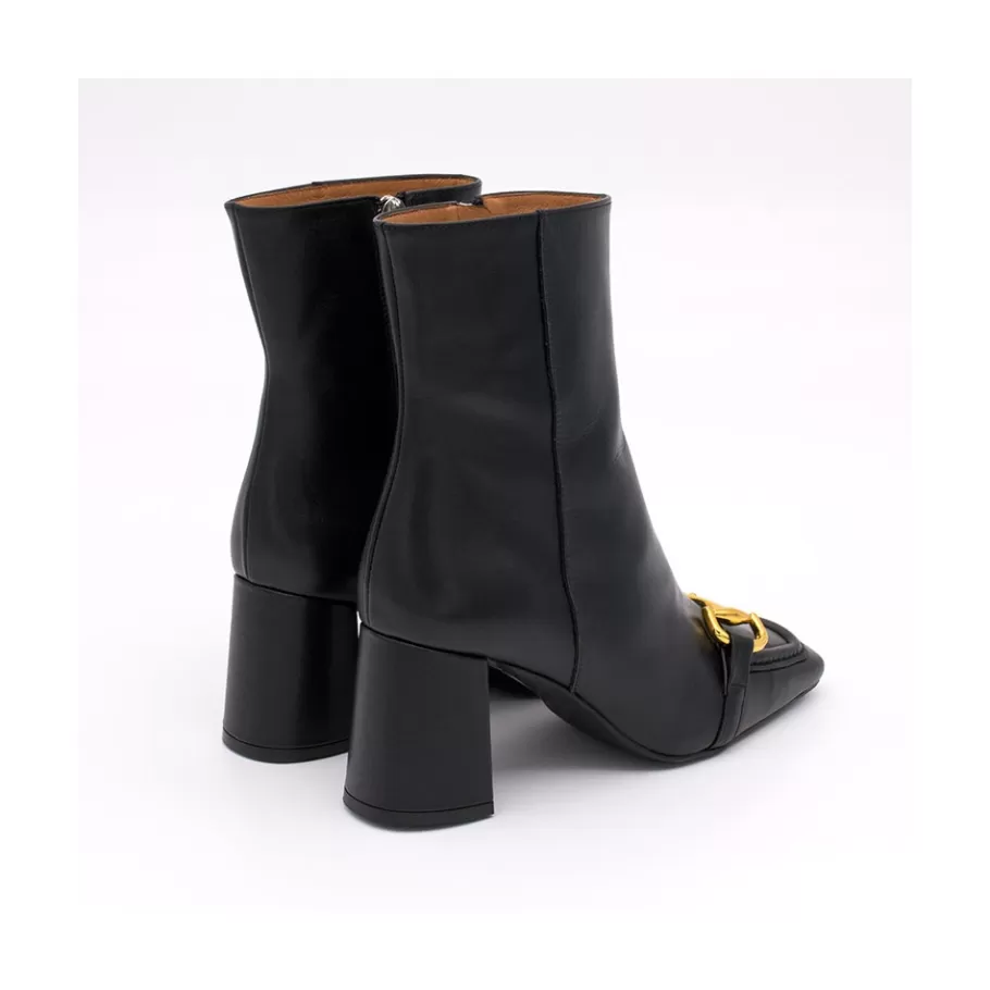 pryor__leather_ankle_boots_with_a_metallic_ornament_1-2.webp Last Units<Ángel Alarcón Pryor - Leather Ankle Boots With A Metallic Ornament