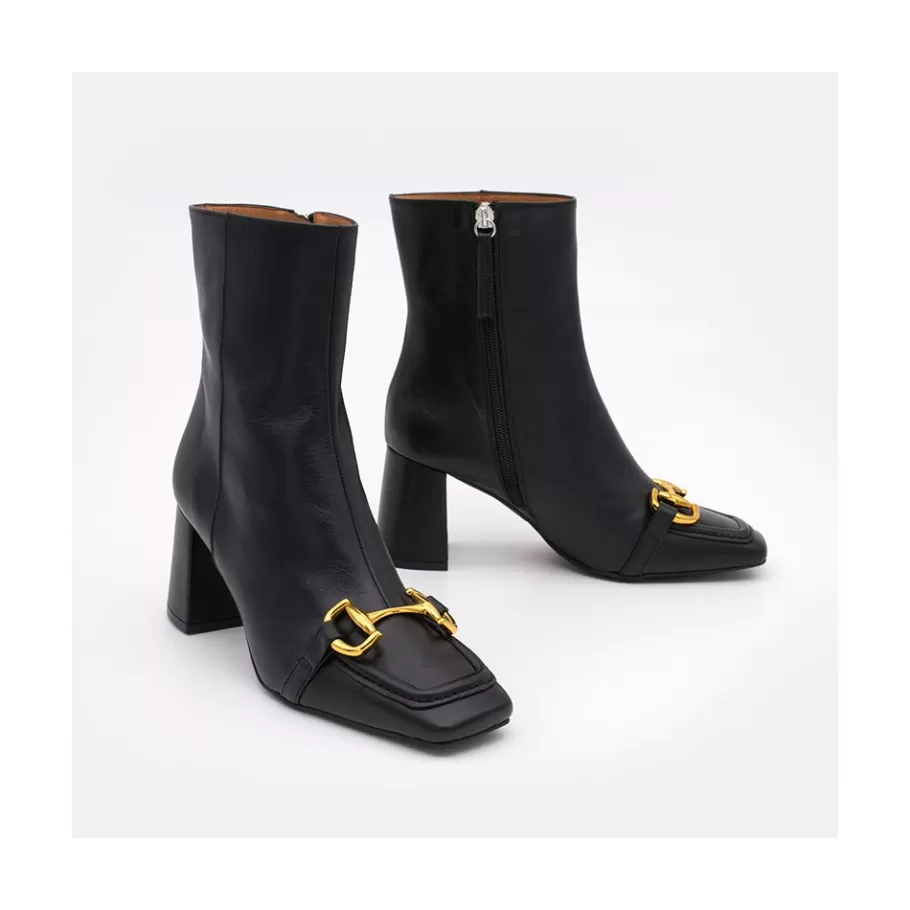 pryor__leather_ankle_boots_with_a_metallic_ornament_4-2.webp Last Units<Ángel Alarcón Pryor - Leather Ankle Boots With A Metallic Ornament
