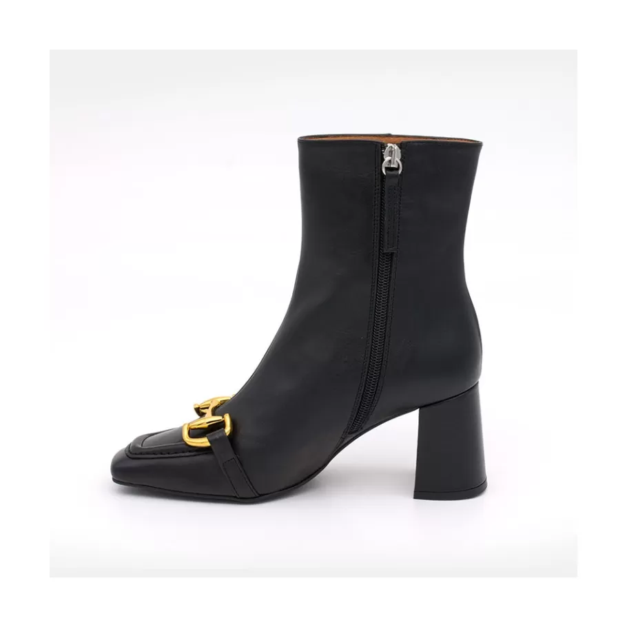pryor__leather_ankle_boots_with_a_metallic_ornament_8.webp Last Units<Ángel Alarcón Pryor - Leather Ankle Boots With A Metallic Ornament